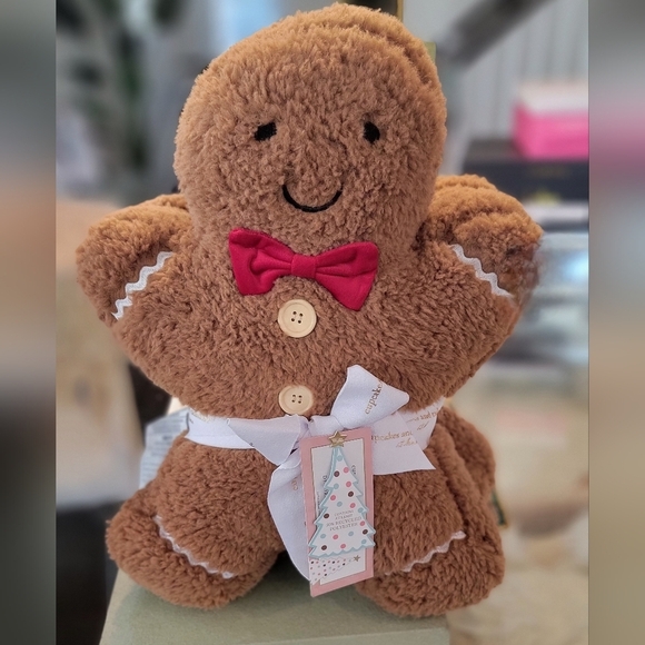 Cupcakes & Cashmere Gingerbread Set of 2 Christmas Holiday Pillows - Picture 4 of 7